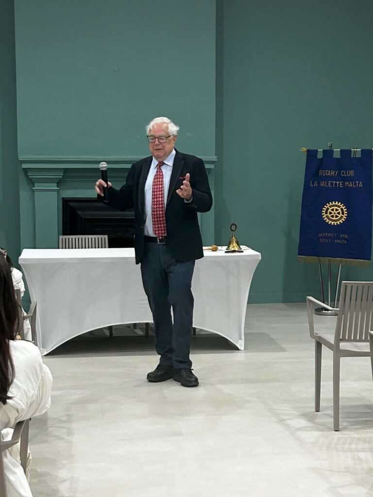 Profs Rubenstein delivering his talk