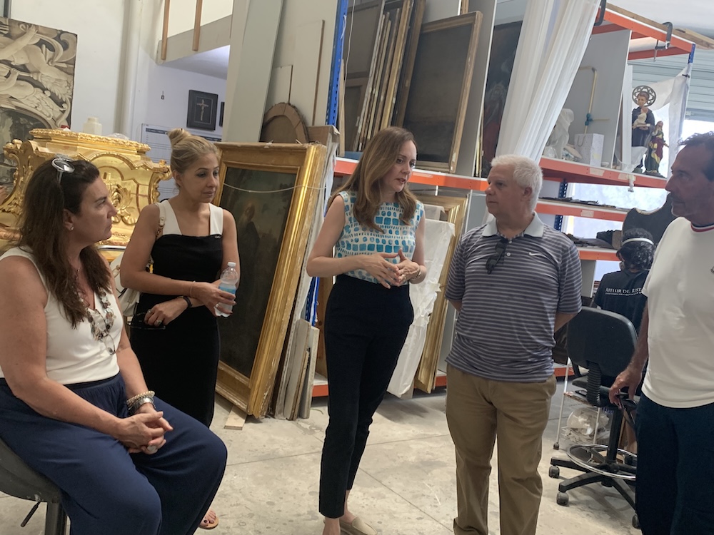 Ms Valentina Lupo explaining the restoration process to members of Rotary Club La Valette