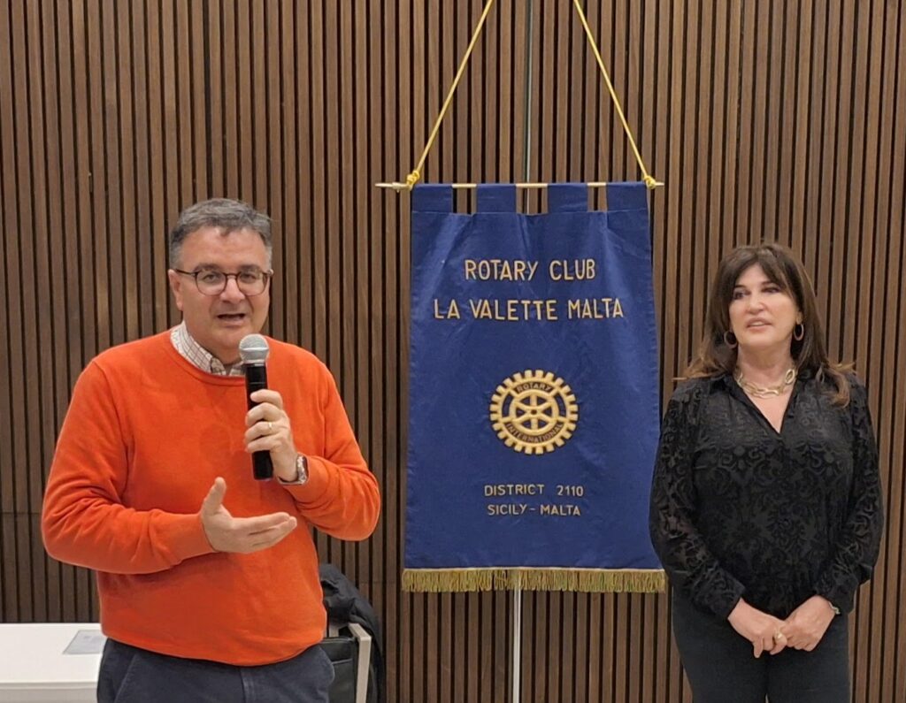 President Clare Vassallo and Chairperson, Dar T’Ghannieqa t’Omm, Tonio Fenech explain the aim of the quiz night fundraiser