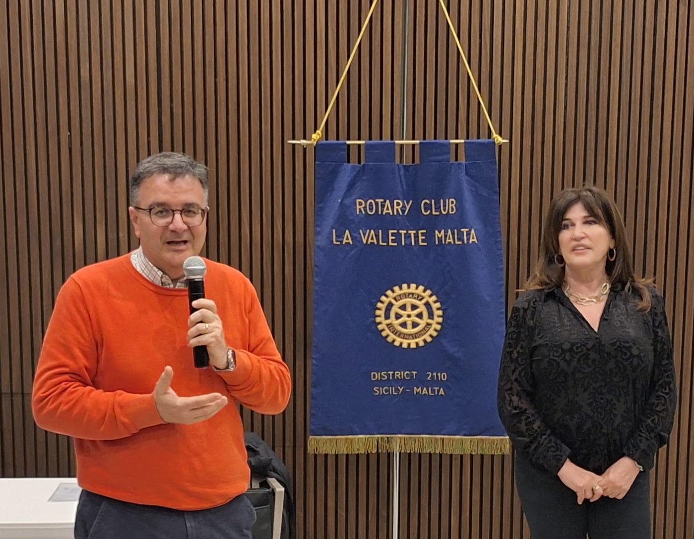 President Clare Vassallo and Chairperson, Dar T’Ghannieqa t’Omm, Tonio Fenech explain the aim of the quiz night fundraiser